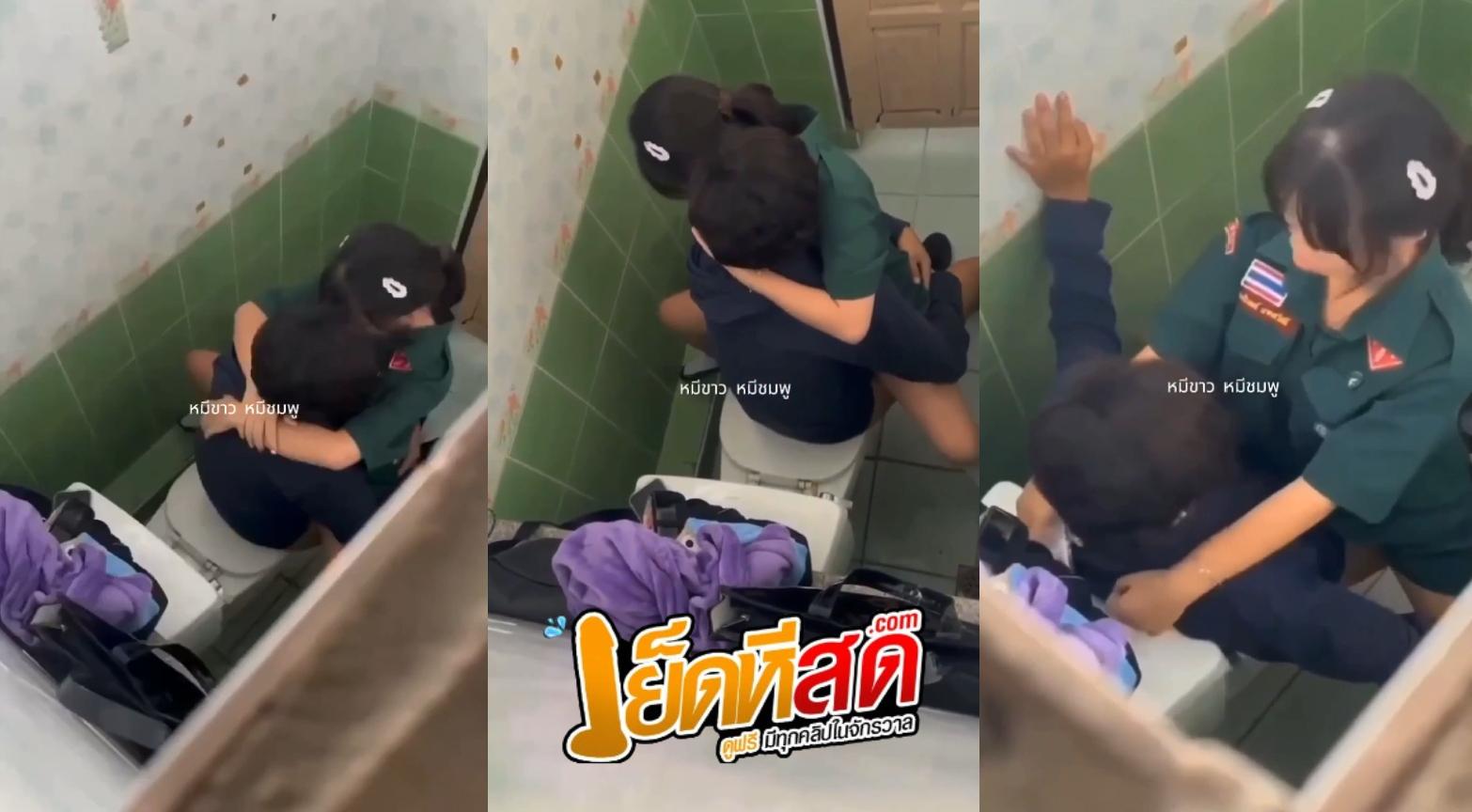 คลิปหลุดในห้องน้ำ วัยรุ่นมัธยมแอบมาเย็ดกันในห้องน้ำ โดนเพื่อนมือดีแอบถ่ายเก็บไว้ งานนี้โดนแอบปล่อยคลิปว่อนเน็ต